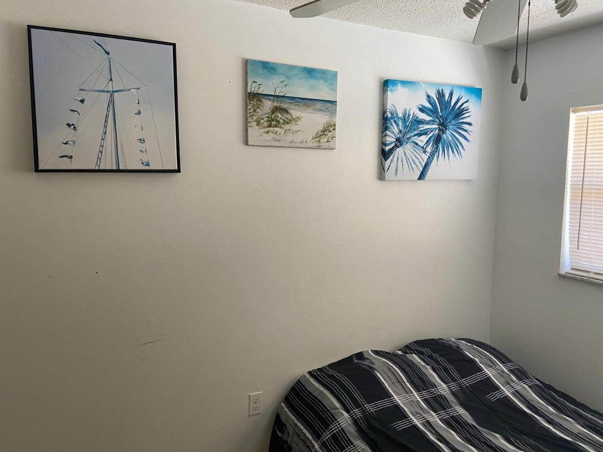 סיינט פיט ביץ' Private Room In A 2 Bedroom 1 Bathroom Shared With Host, On The Beach, Surrounded By Resorts, Only 2 People Max מראה חיצוני תמונה
